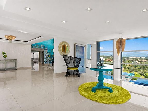 4th image of _ Roble Valley #12/13