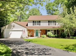 61 Tanglewood Dr W, Orchard Park, NY 14127