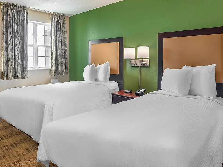 Studio Suite - 2 Full Beds