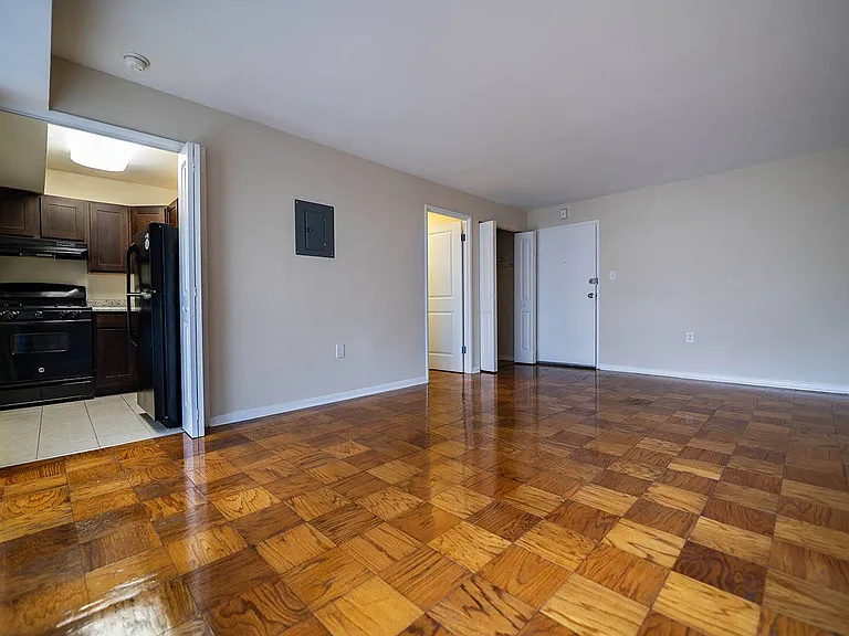 Silver Spring House — Photo 38