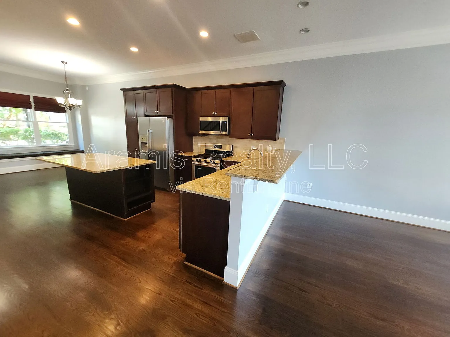 3 bed, 3.5 bath, 2702 sqft, $3,095 — Photo 4