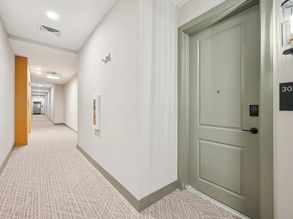 2842 Gunnison Dr #302, Columbus, OH 43228