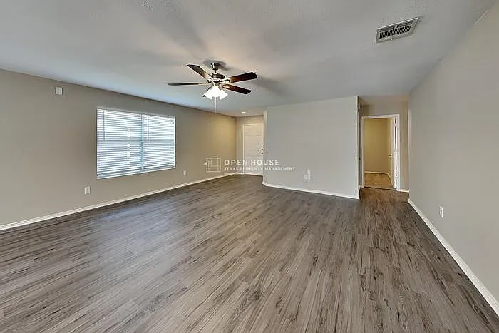 3 bed, 2.0 bath, 1654 sqft, $2,075 — Photo 3
