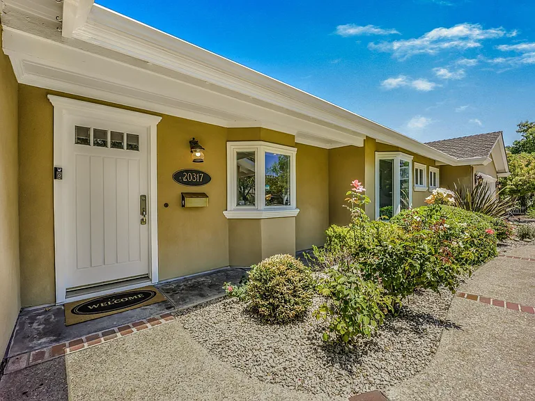 20317 Blauer Dr — Photo 3