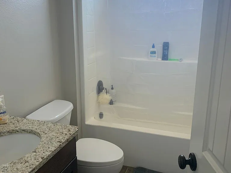 406 W Peck St — Photo 14