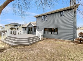 7458 Chesham Ln, Woodbury, MN 55125