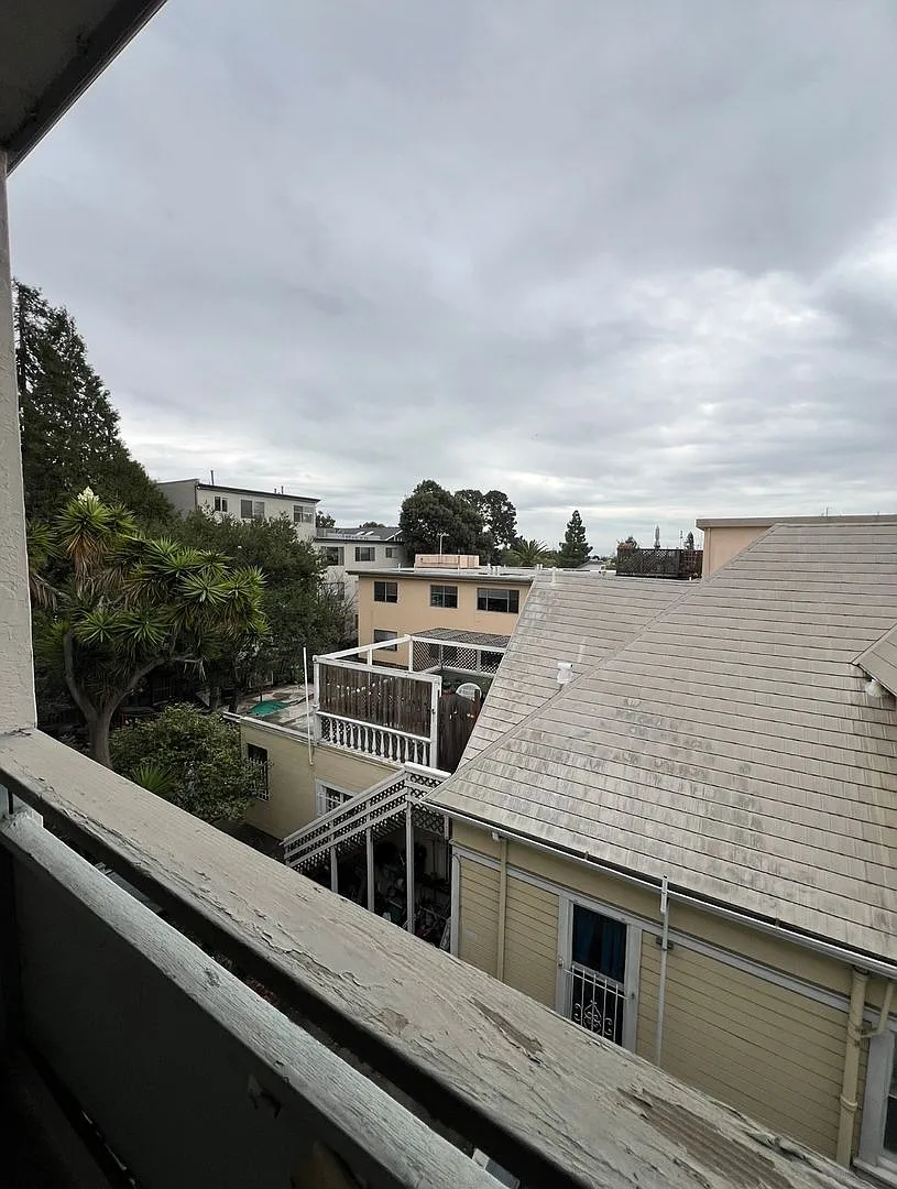 0740O - The Mariposa Apartments — Photo 1