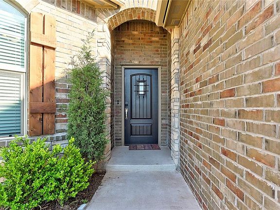 3rd image of 1921 Carmona Lakes Cir