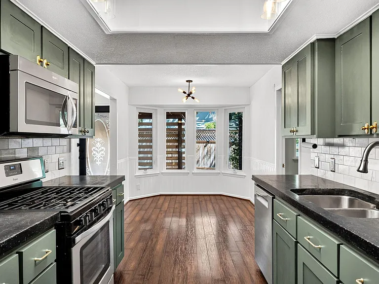 1804 Stagecoach Trl — Photo 10