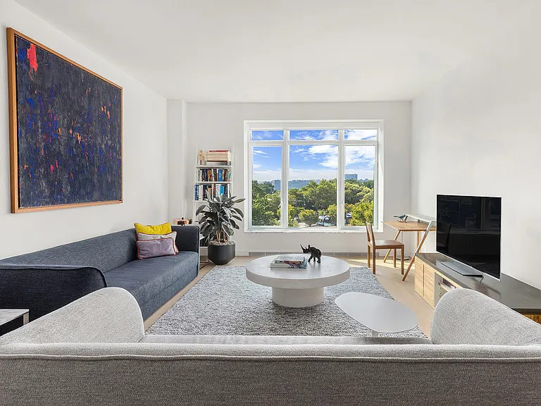 555 W 22nd St #5FW — Photo 1