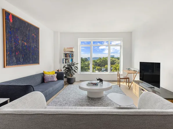 555 W 22nd St, New York, NY
