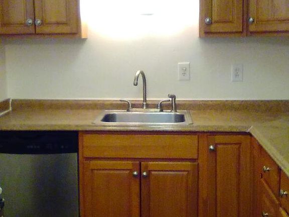 5th image of 202 Hosmer St
