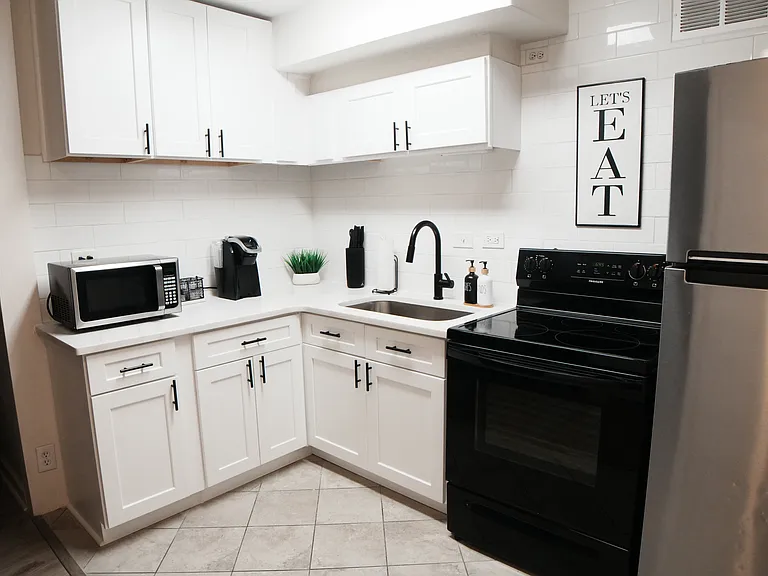 300 W Peachtree St NW #8C — Photo 8