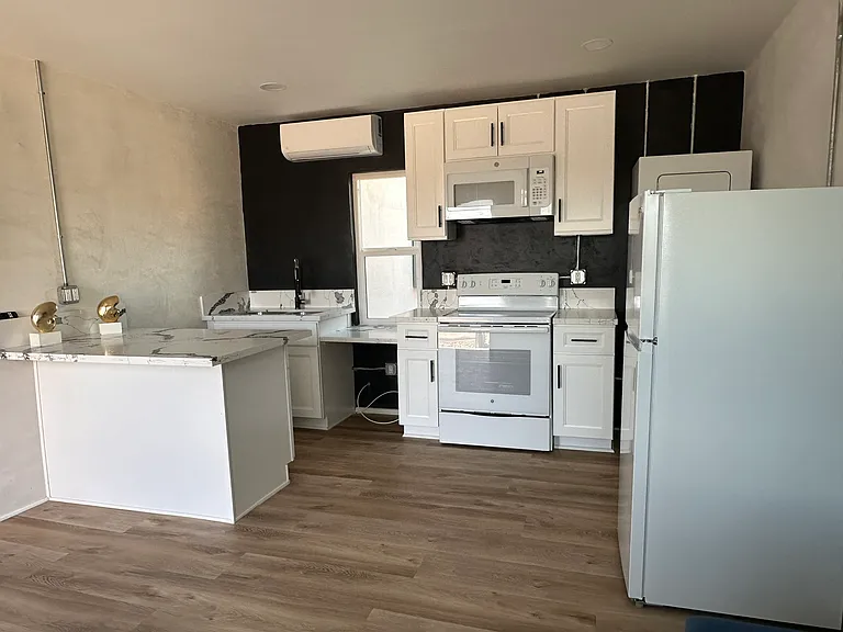 6545 Pine Ave #3 — Photo 5