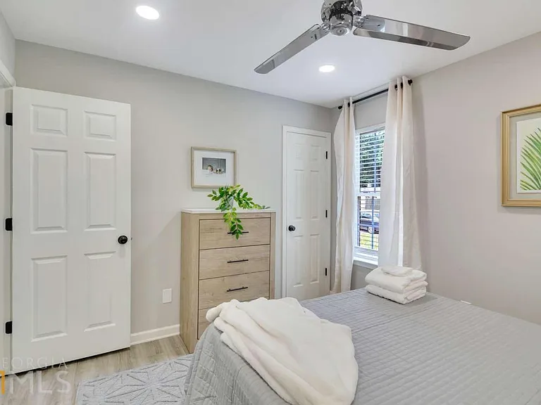 1738 Spring Rd — Photo 8