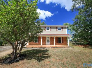 4402 McClain Ln NW, Huntsville, AL 35810