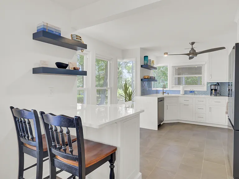 5 Lake Village Ln — Photo 5
