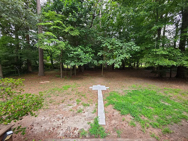 409 Rosewood Ln — Photo 30