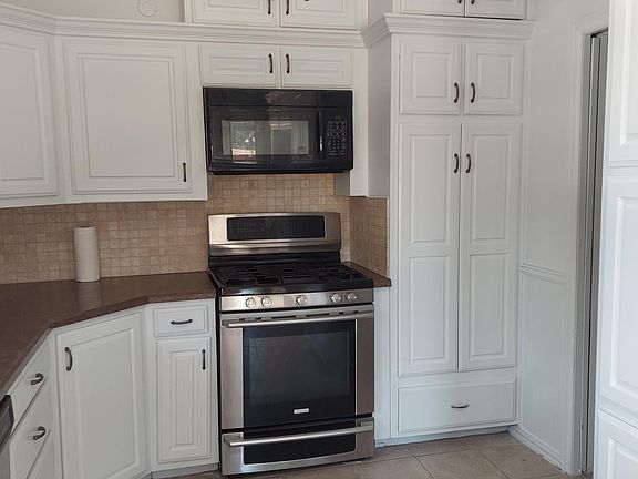 3rd image of 200 James St