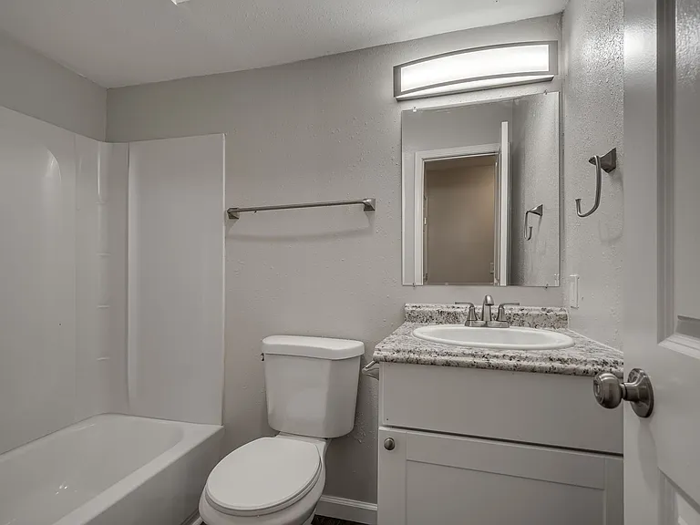 The Vue at Oak Creek — Photo 13