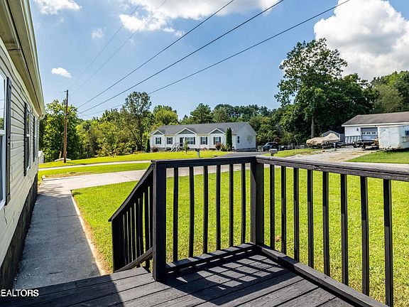 5th image of 319 Deer Trail Dr