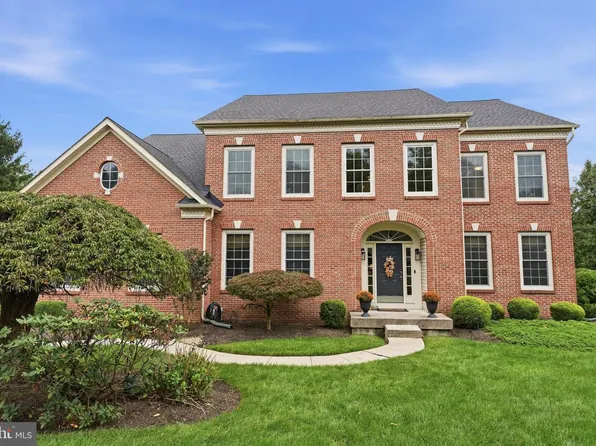 1552 Surrey Brook Ct, Morrisville, PA 19067