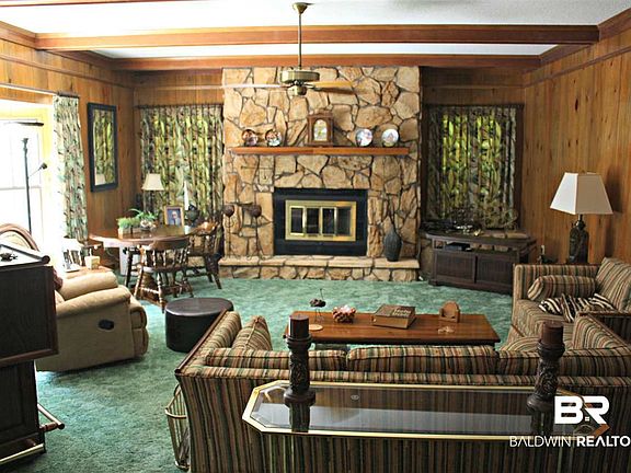 4th image of 7011 Stanford Ln
