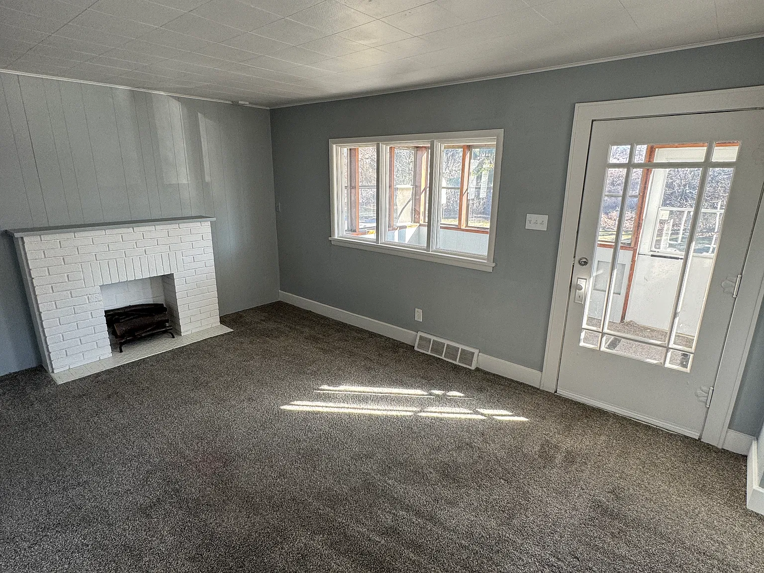 3 bed, 1.5 bath, 1136 sqft, $1,250 — Photo 3