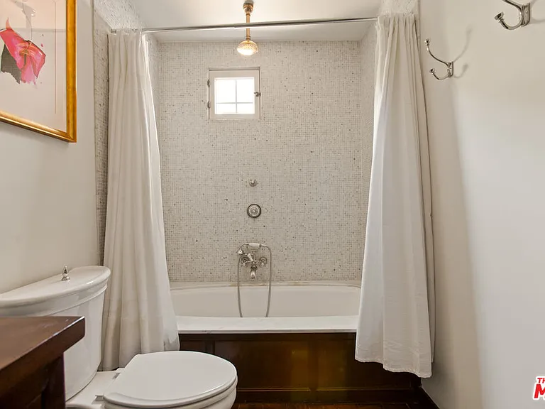 1407 N Beverly Dr — Photo 52