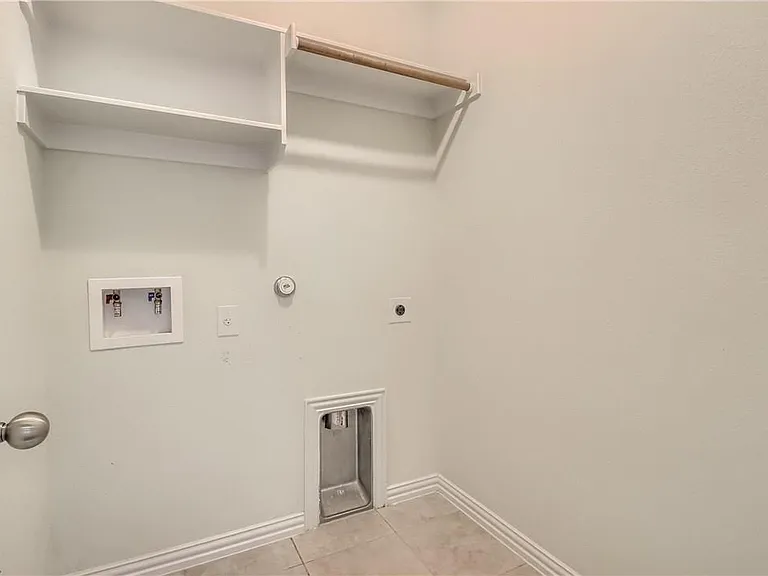 2813 Waterson St — Photo 24