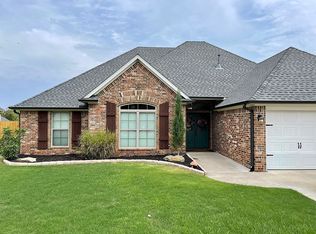 910 Cypress Dr, Ada, OK 74820