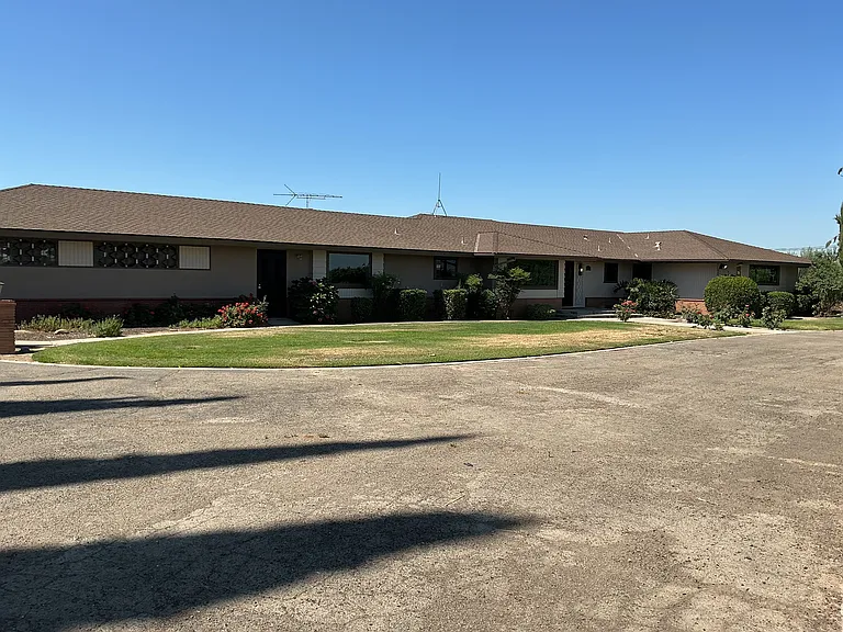 9135 E North Ave — Photo 1