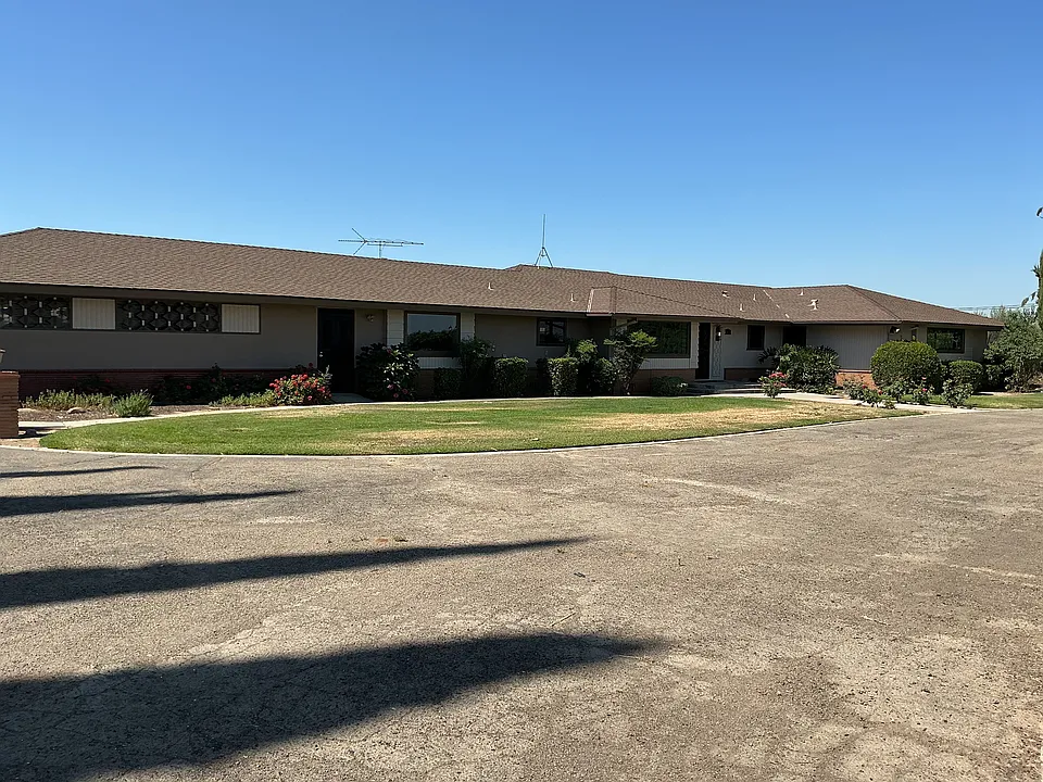 9135 E North Ave