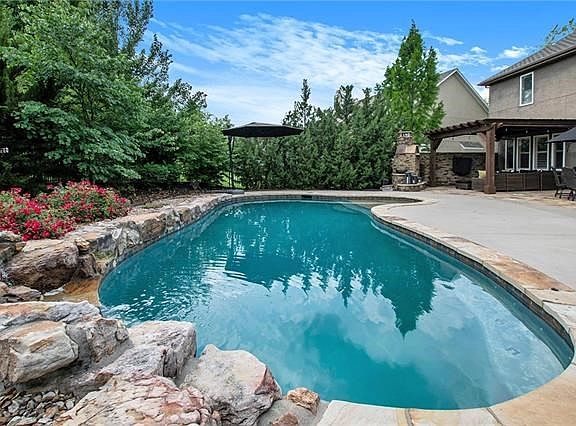 2nd image of 14914 Outlook Ln
