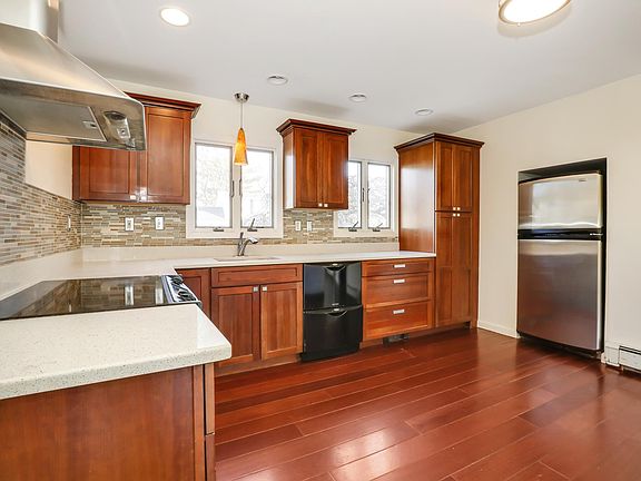 4th image of 34 College Ln