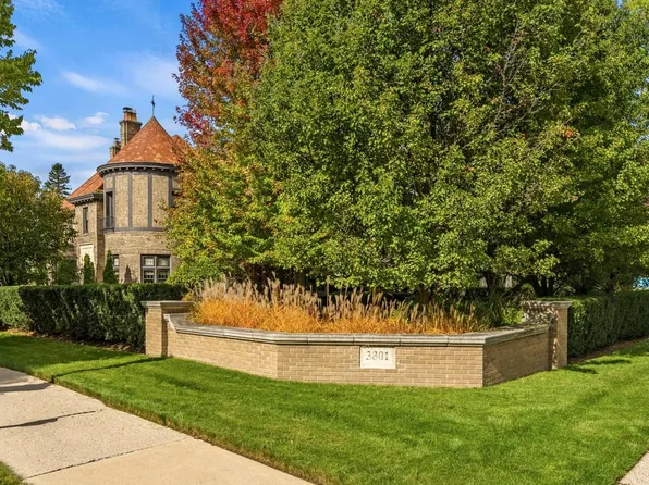 3801 North Lake DRIVE, Shorewood, WI 53211