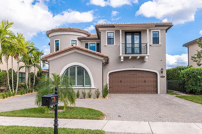 5 bed, 5.5 bath, 4046 sqft, $10,500 — Photo 2