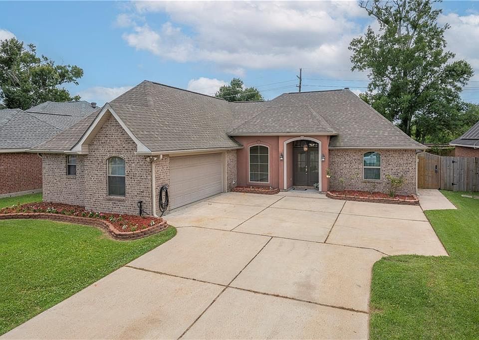 1st image of 318 Madewood Dr