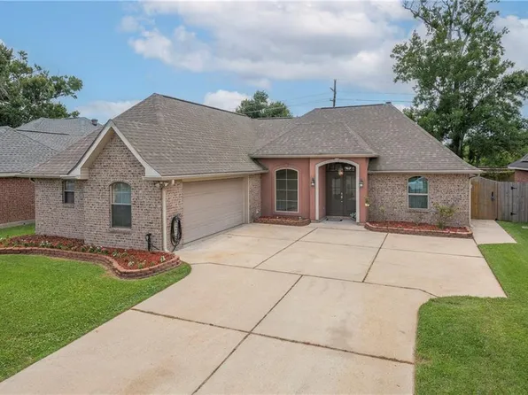 318 Madewood Dr, Destrehan, LA 70047