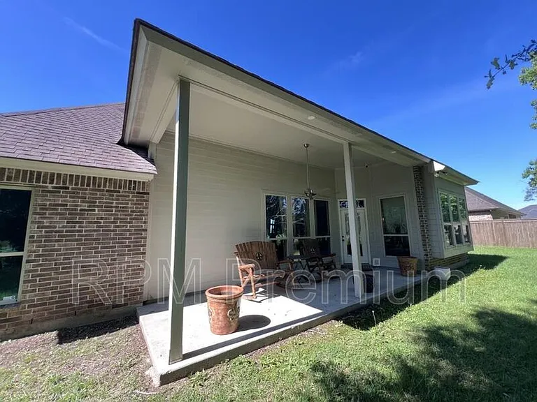 2913 Country Lakes Ave — Photo 4