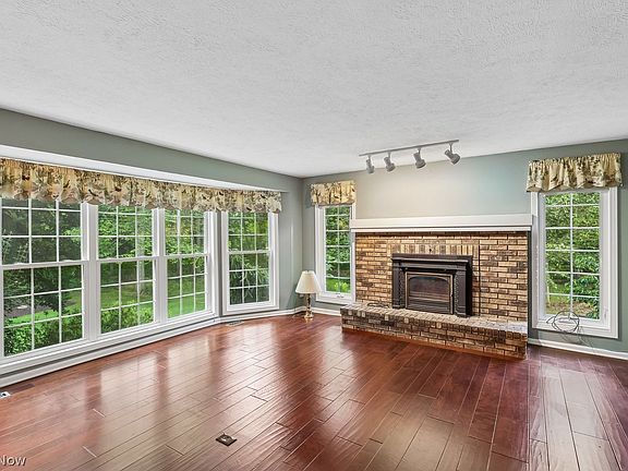4th image of 54 Fairfax Dr