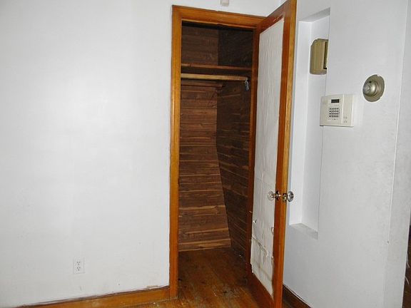 4th image of 267-269 Orange Ave