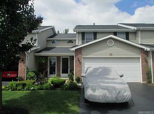 11 Towne Square Dr, Lancaster, NY