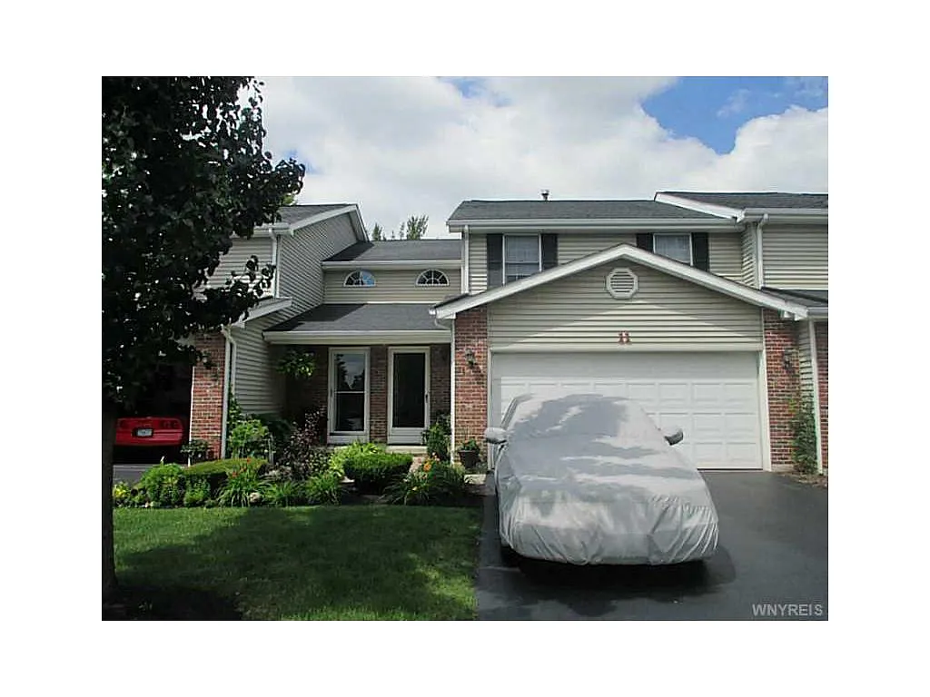 11 Towne Square Dr photo 1