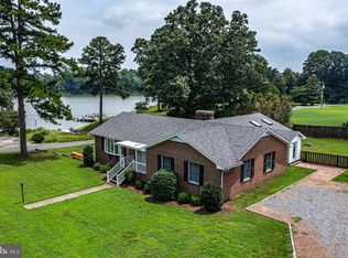 72 Nimcock Rd, Urbanna, VA 23175