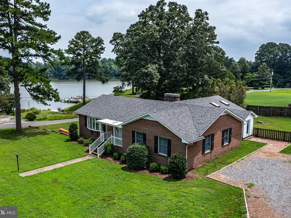 72 Nimcock Rd, Urbanna, VA 23175
