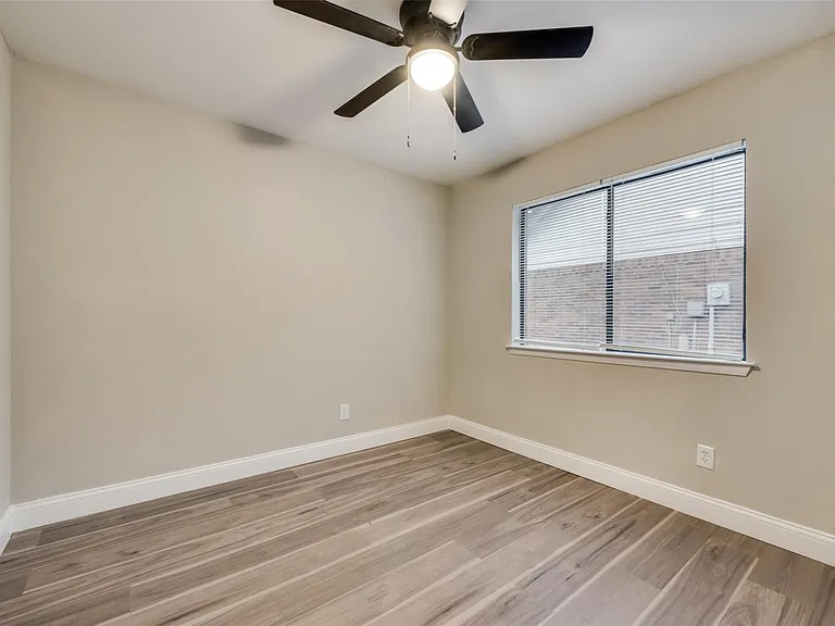3301 Cliffview Dr — Photo 6