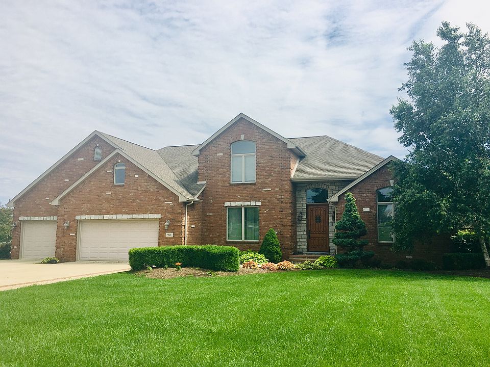 1st image of 901 Canterbury Ln