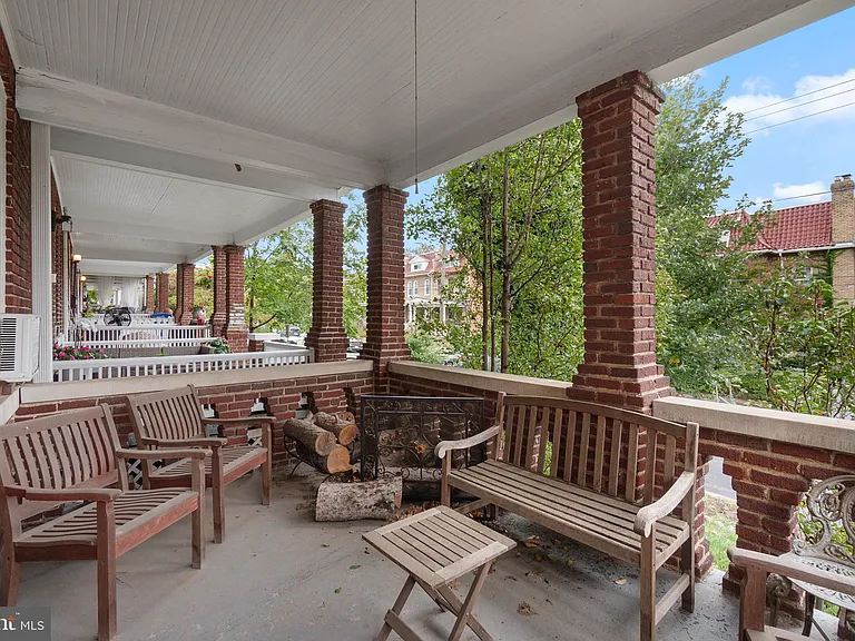 1501 Crittenden St NW — Photo 10