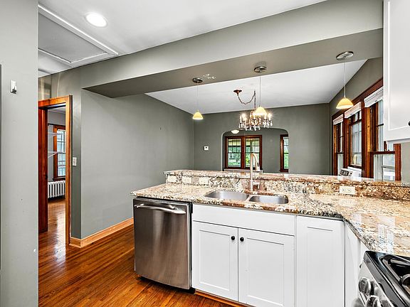 5th image of 3020 Garfield St NE